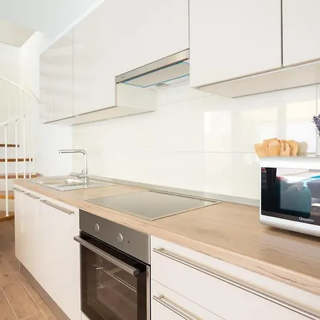 Hedera Estate, Hedera Vi