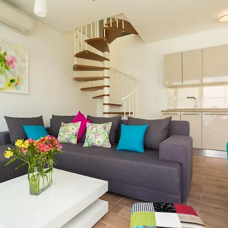 Vila Hedera Estate, Hedera Vi