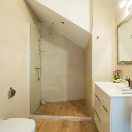 Hedera Estate, Hedera Vi *