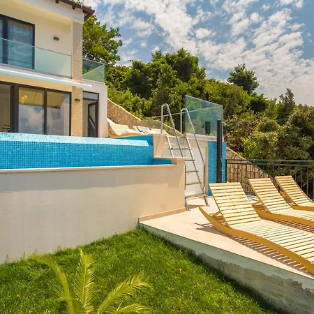 Hedera Estate, Hedera Vi