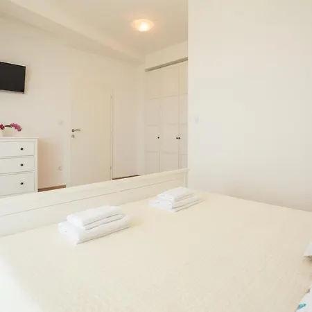 Hedera Estate, Hedera Vi *